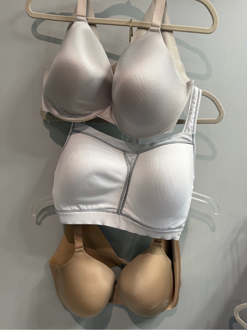 Soma vanishing back/champion sports bra - White & Nude set of 3 - 40DD